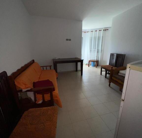 هاستل Garden Albania