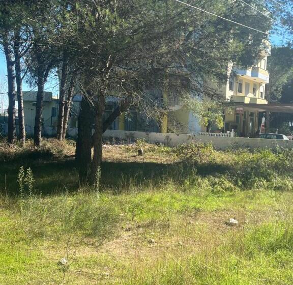 هاستل Garden Albania