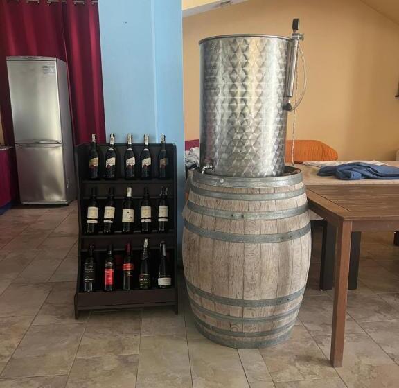 هاستل Garden Albania