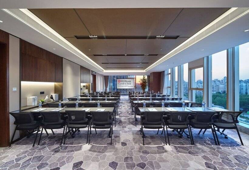 Отель Hilton Garden Inn Hangzhou Xixi Zijingang