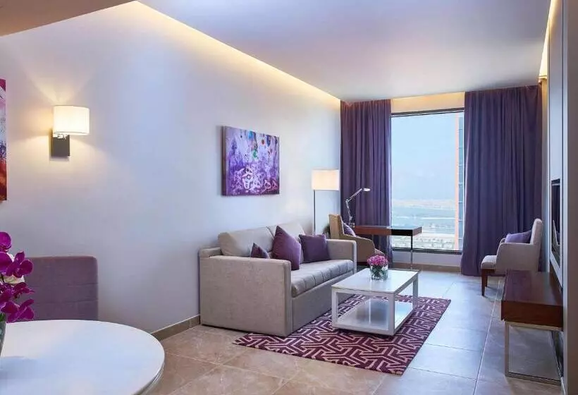 Mercure Dubai Barsha Heights Hotel Suites And Apartments
