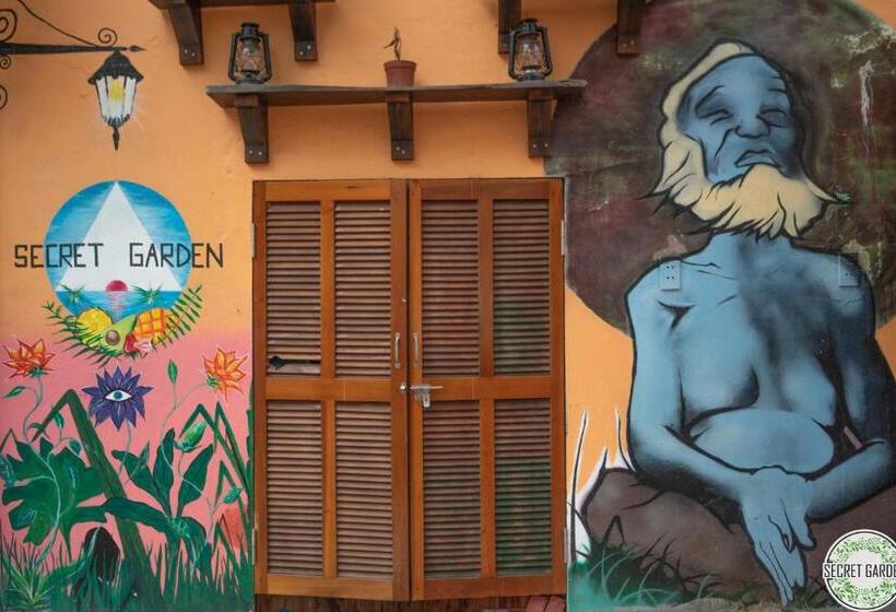 هاستل Secret Garden Cat Ba