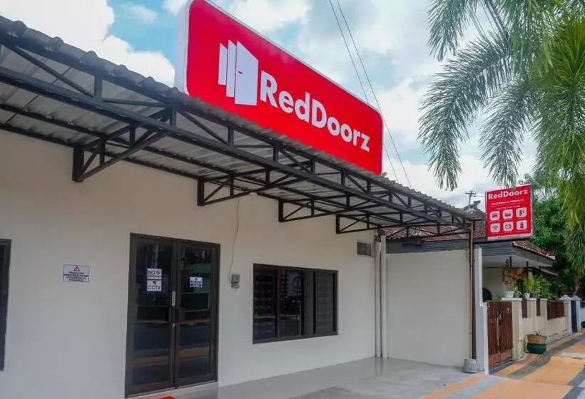 ホテル Reddoorz Syariah Near Rs Soeradji Pemuda Klaten