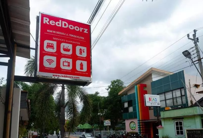 ホテル Reddoorz Syariah Near Rs Soeradji Pemuda Klaten