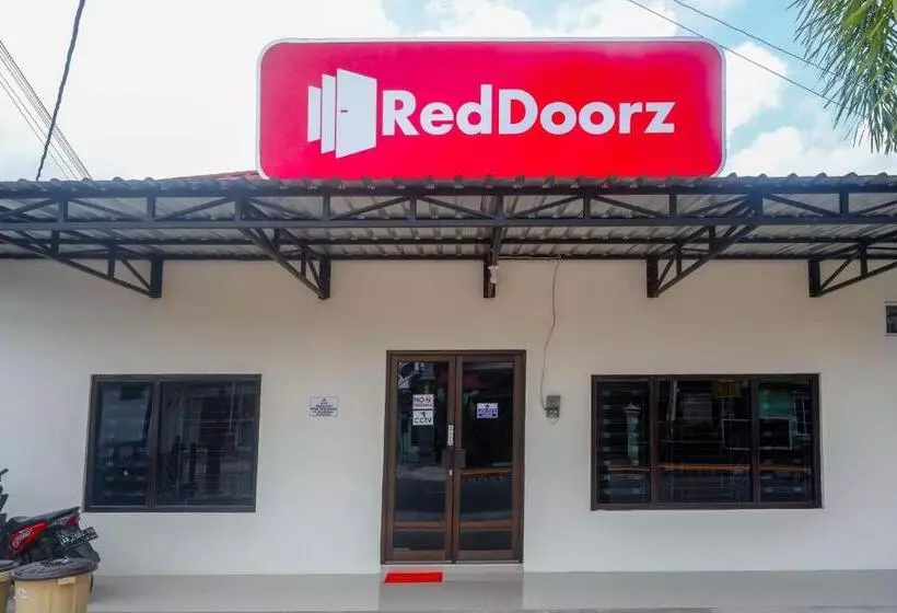 ホテル Reddoorz Syariah Near Rs Soeradji Pemuda Klaten
