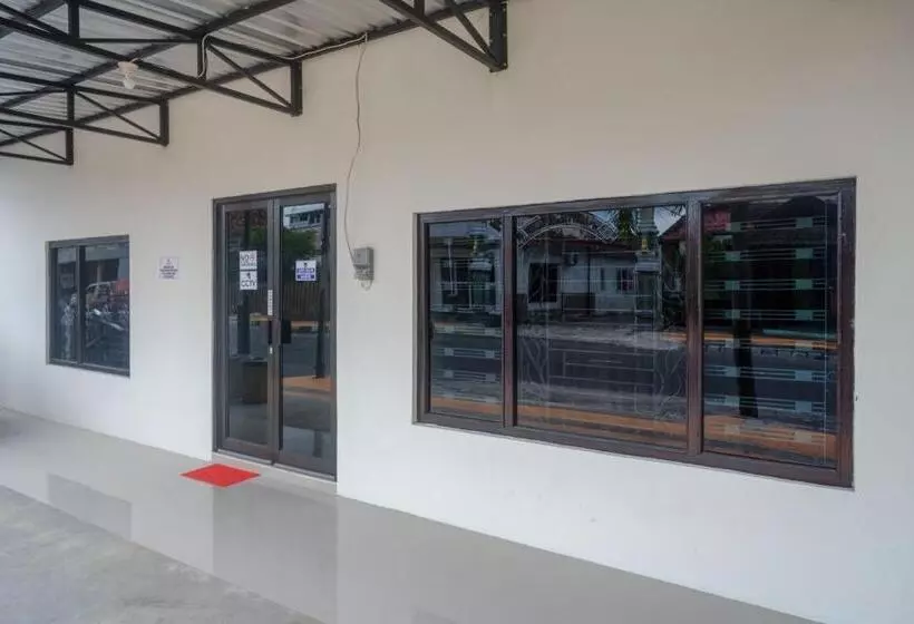 ホテル Reddoorz Syariah Near Rs Soeradji Pemuda Klaten