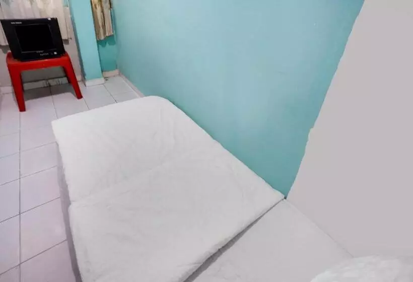 ホテル Spot On 91792 Solo Baru 2 Homestay Syariah