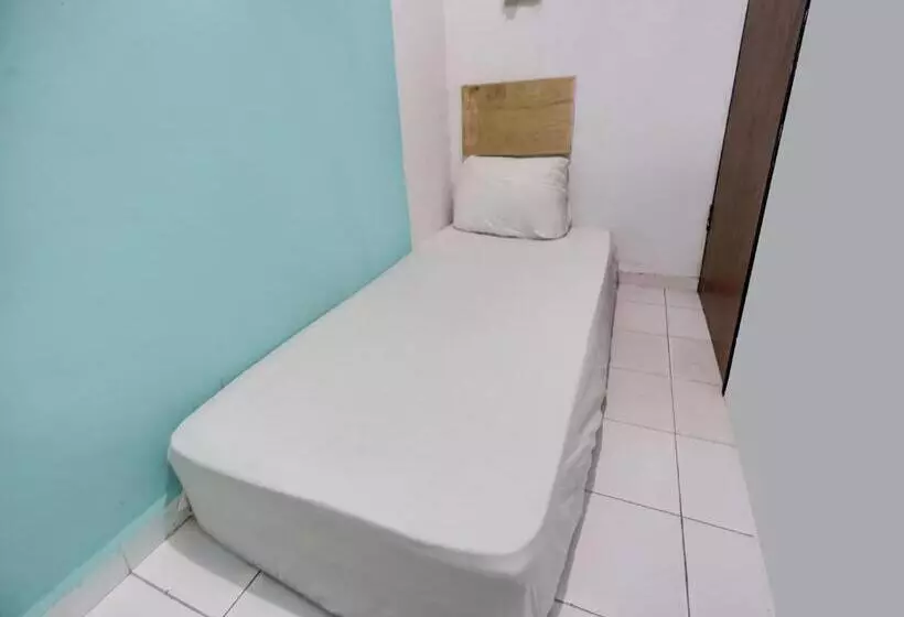 ホテル Spot On 91792 Solo Baru 2 Homestay Syariah