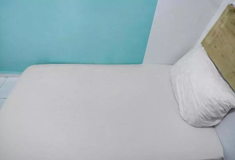 ホテル Spot On 91792 Solo Baru 2 Homestay Syariah