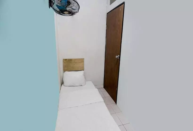 ホテル Spot On 91792 Solo Baru 2 Homestay Syariah