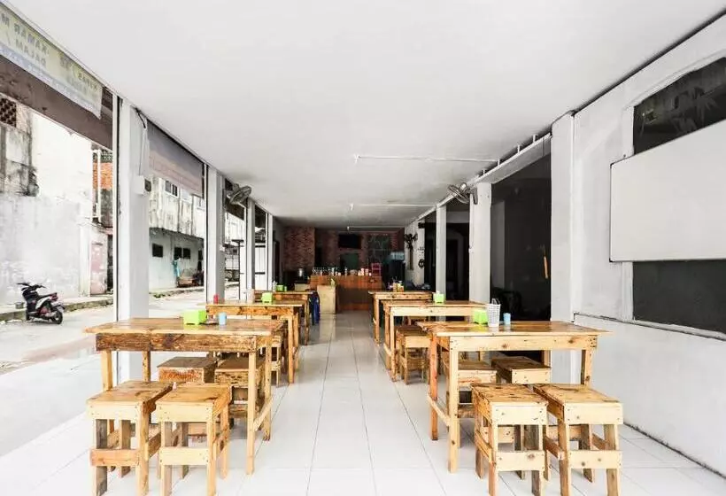 ホテル Spot On 91792 Solo Baru 2 Homestay Syariah