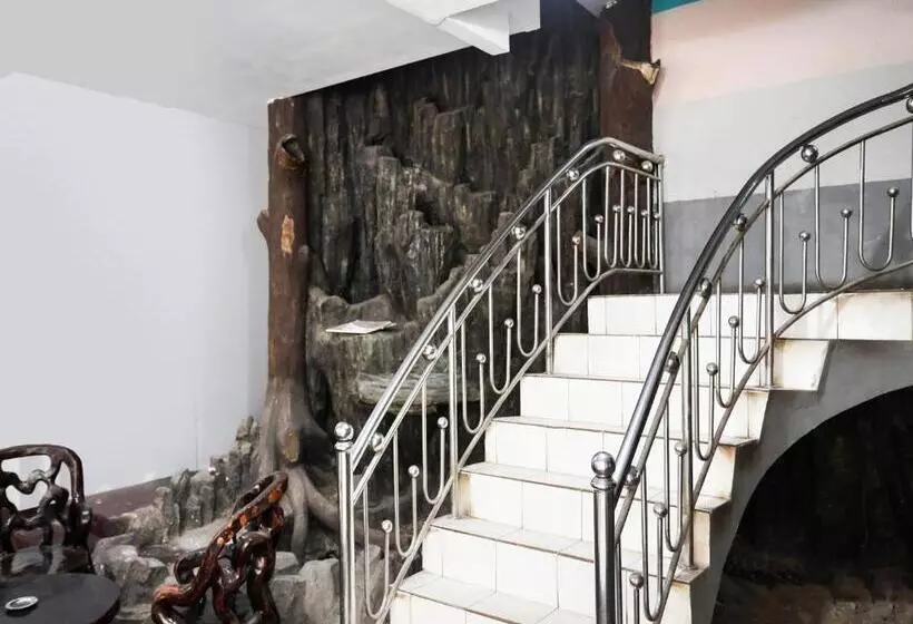 ホテル Spot On 91792 Solo Baru 2 Homestay Syariah