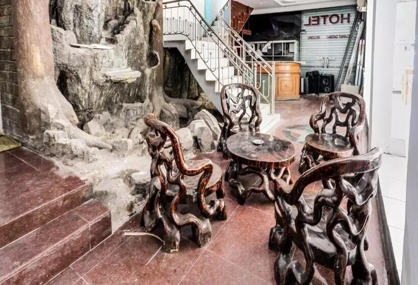 ホテル Spot On 91792 Solo Baru 2 Homestay Syariah