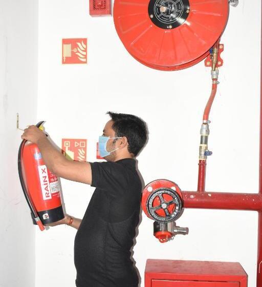 فندق Radha Residency