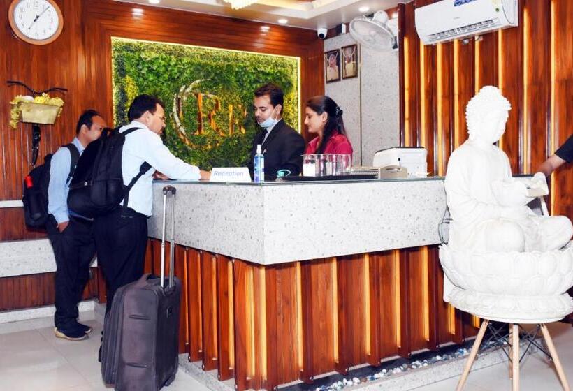 فندق Radha Residency