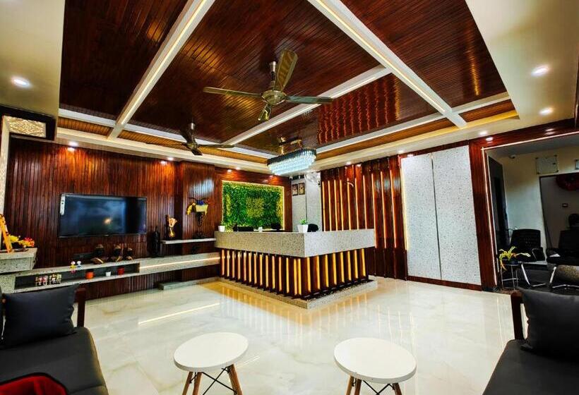 فندق Radha Residency