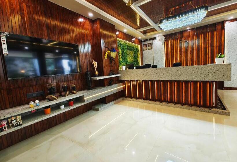 فندق Radha Residency