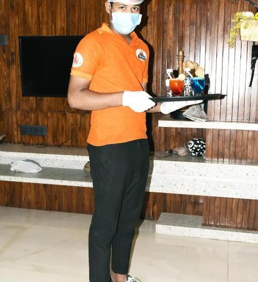 فندق Radha Residency