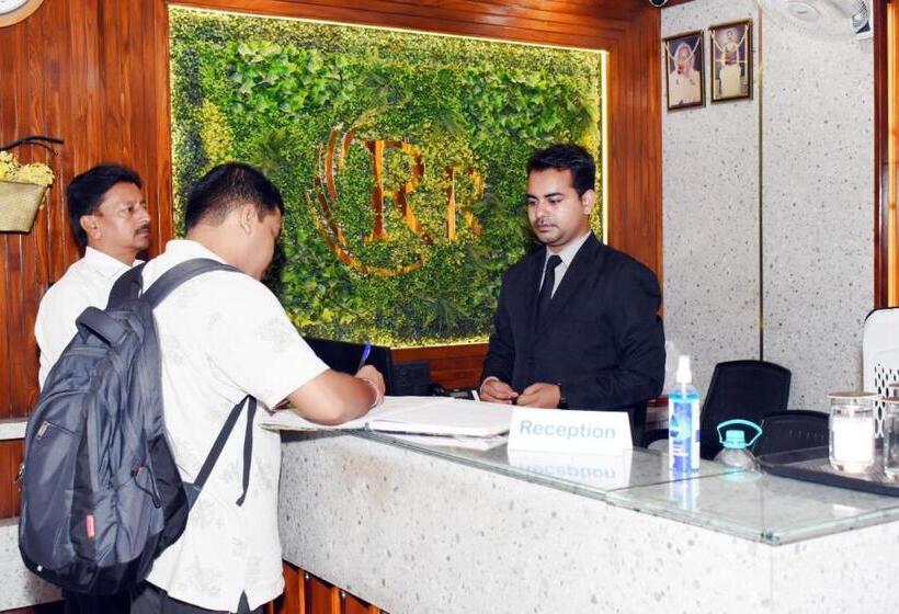 فندق Radha Residency