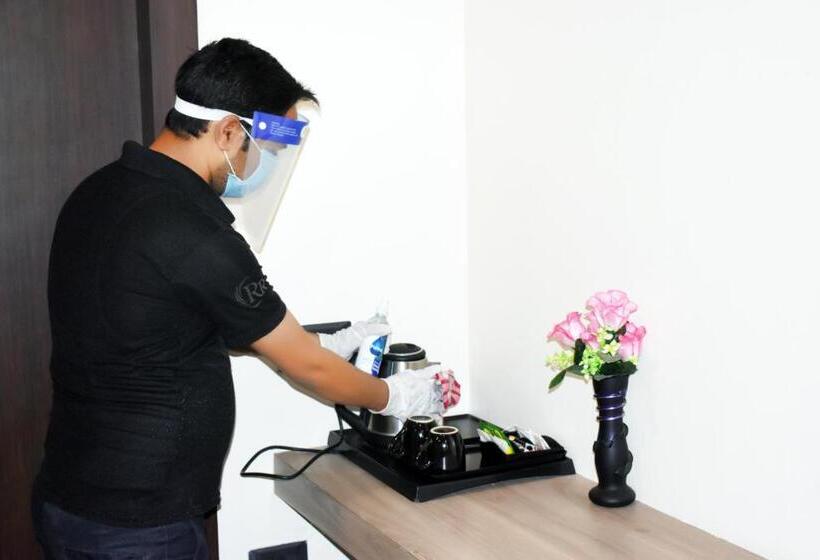 فندق Radha Residency