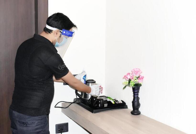 فندق Radha Residency