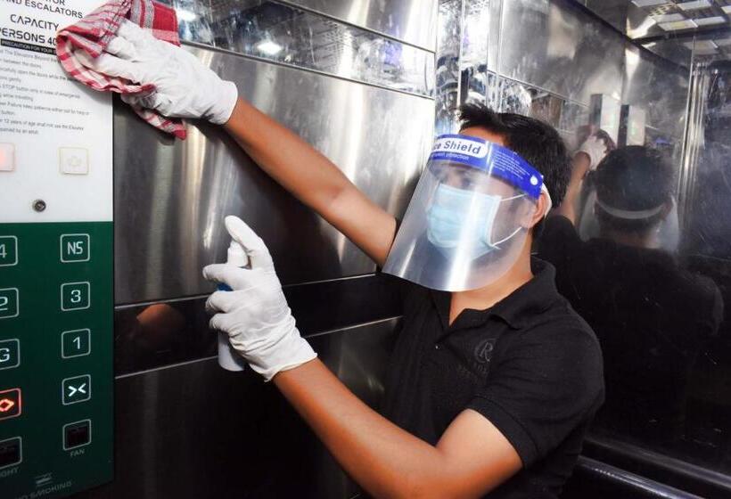 فندق Radha Residency