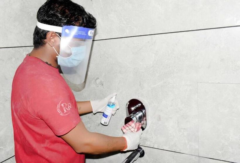 فندق Radha Residency