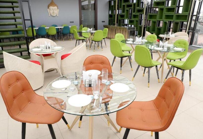 فندق Radha Residency