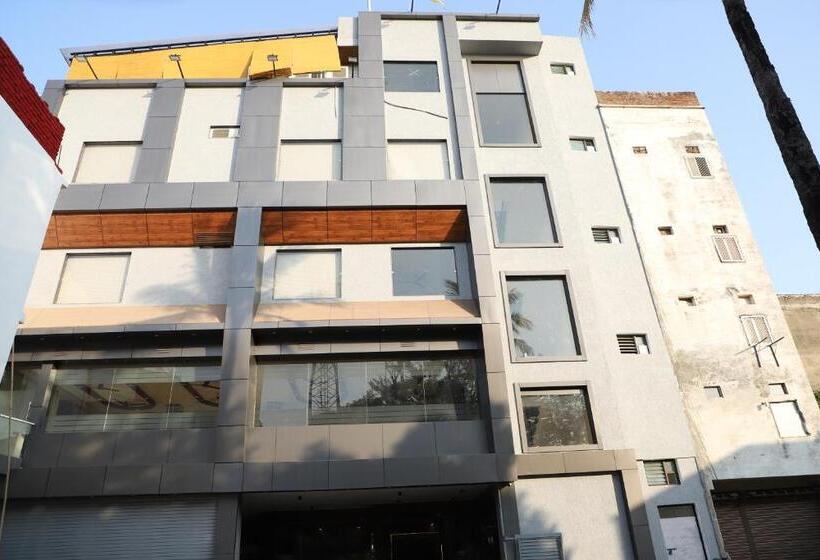 فندق Radha Residency