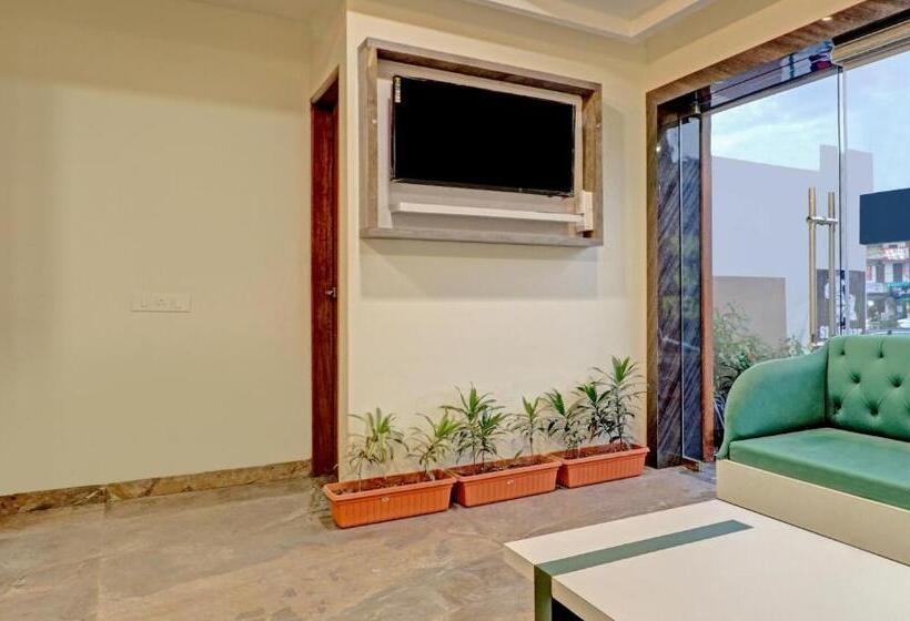 فندق Treebo Delmont