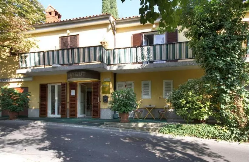 Forgotten Garden Apartments And Rooms