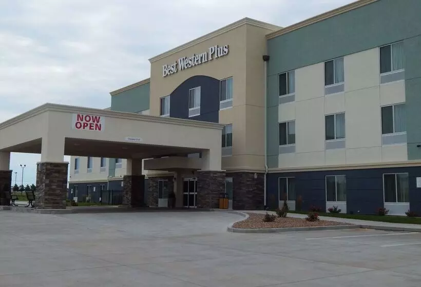 Отель Best Western Plus Pratt