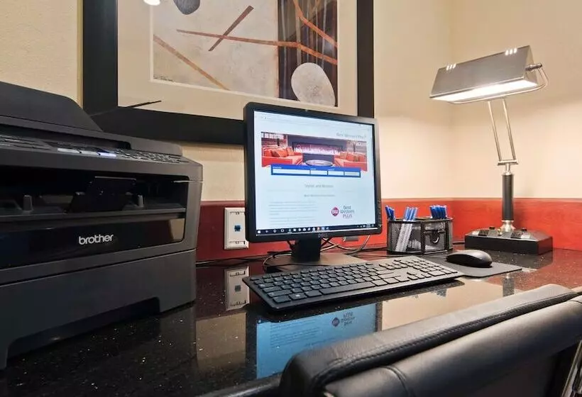 Отель Best Western Plus Pratt