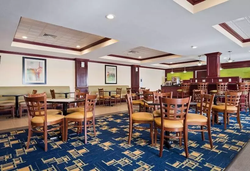 Отель Best Western Plus Pratt