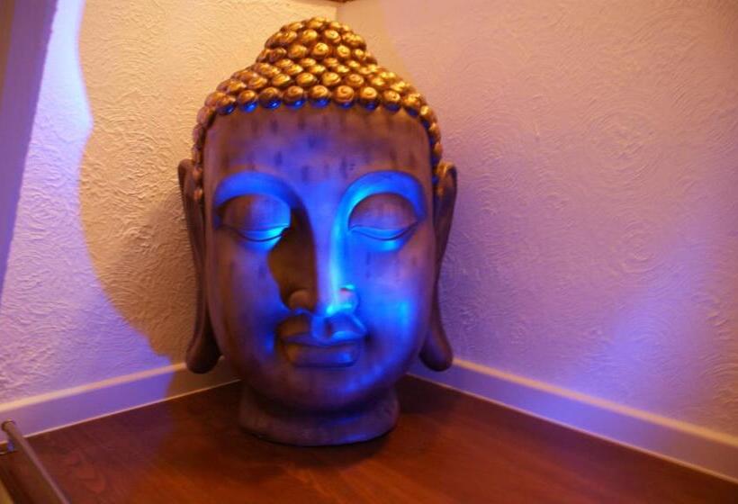 בית מלון כפרי Clifton Court