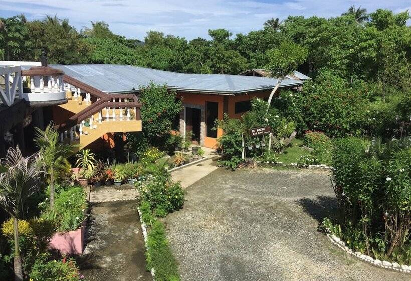 בית מלון כפרי La Petra Beach Resort