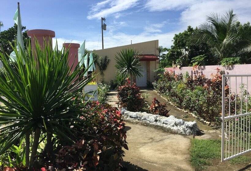 בית מלון כפרי La Petra Beach Resort