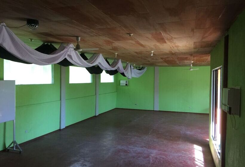 בית מלון כפרי La Petra Beach Resort