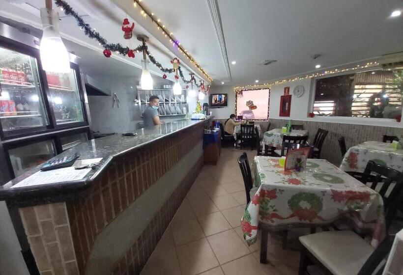 בית מלון כפרי Muevete Por Vargas