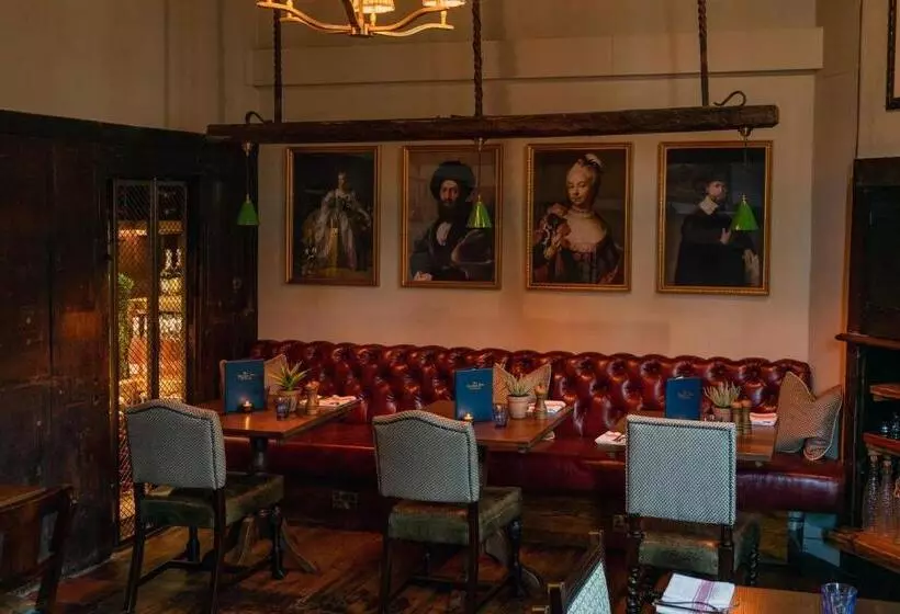 Отель The George Inn & Plaine