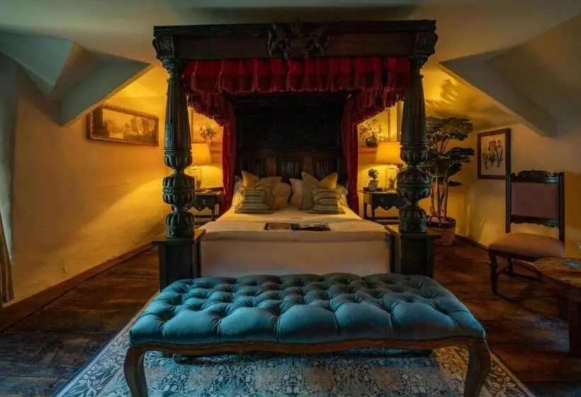 Отель The George Inn & Plaine