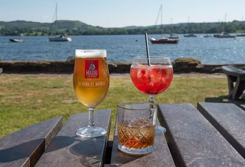 هتل Wateredge Inn  The Inn Collection Group