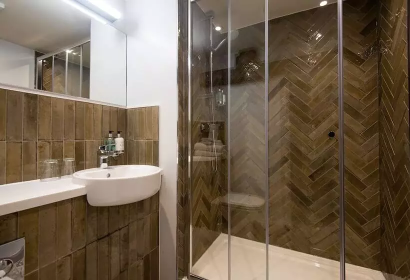 هتل Wateredge Inn  The Inn Collection Group