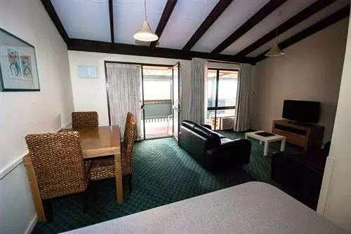 Hotel West Beach Lagoon 202  Quiet & Ground Floor