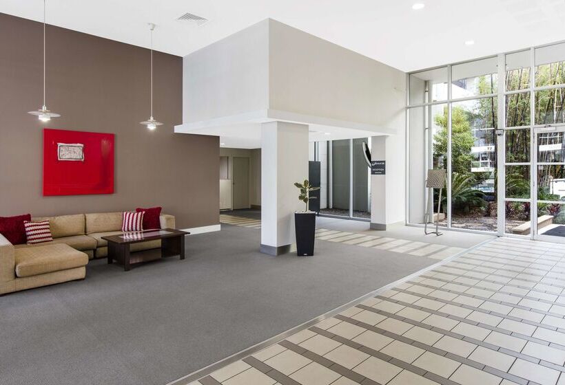 Oaks Brisbane Mews Suites