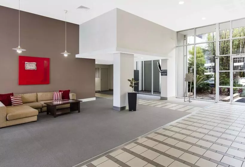 Oaks Brisbane Mews Suites