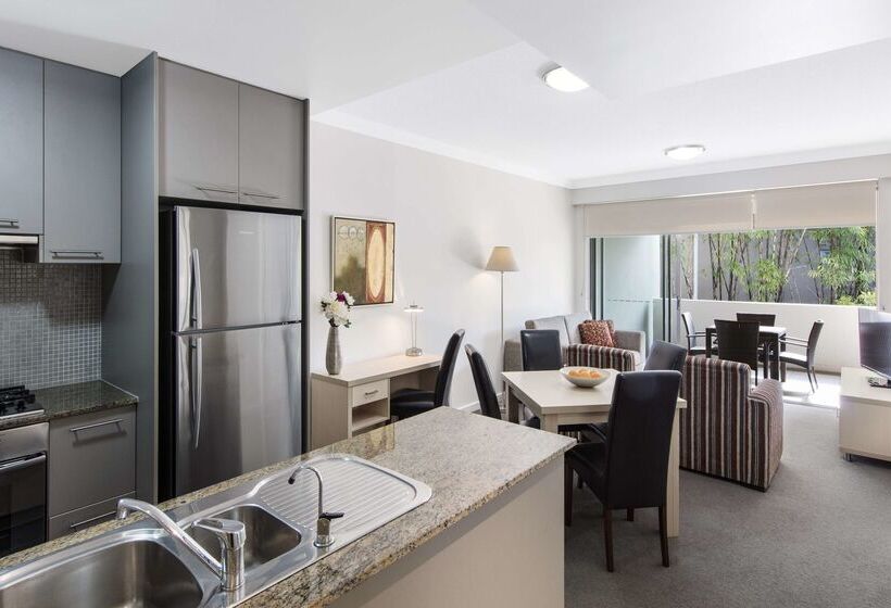 Oaks Brisbane Mews Suites