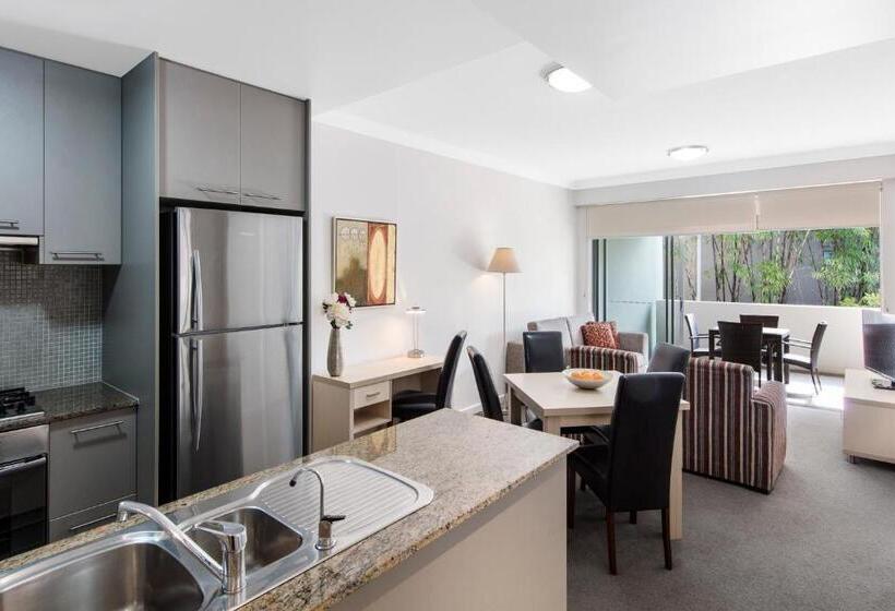 Oaks Brisbane Mews Suites