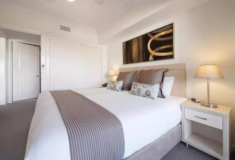 Oaks Brisbane Mews Suites