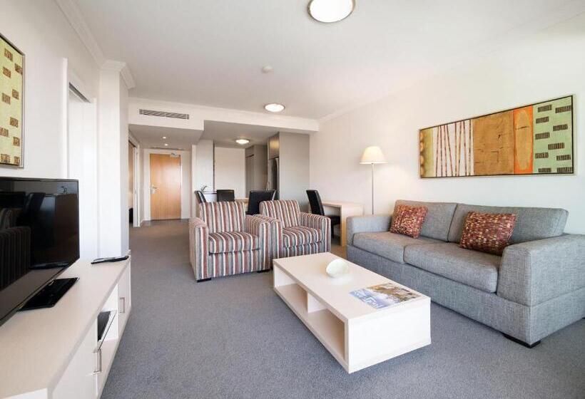 Oaks Brisbane Mews Suites